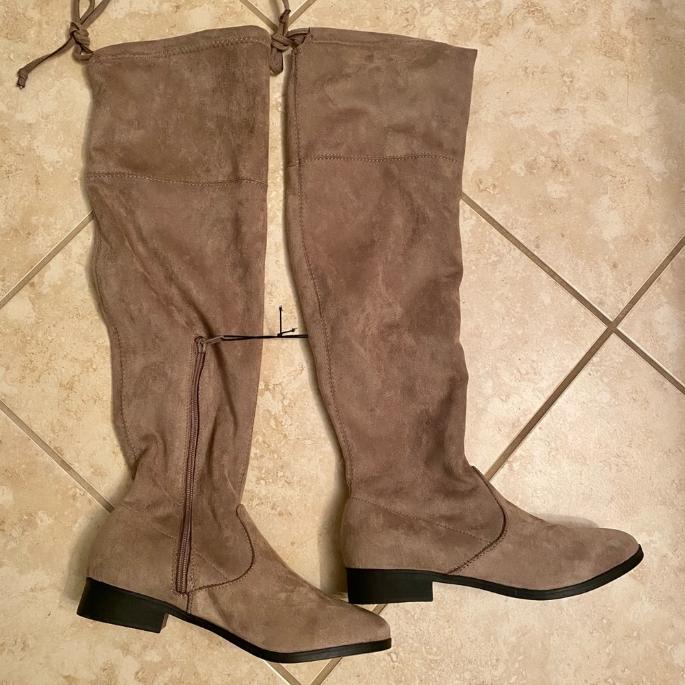 Time and Tru Women’s Knee High Suede Boots